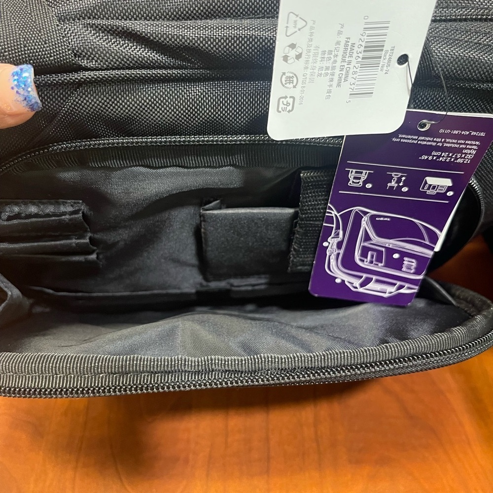 Targus Black Laptop Bag with Professional Design and Durable Build - Picture 4 of 6